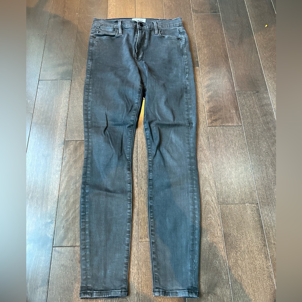 Frame Denim Le High Skinny in grey stone coated size 27